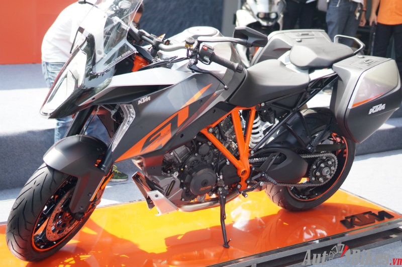 ktm 1290 super duke gt gia 690 trieu dong tai viet nam