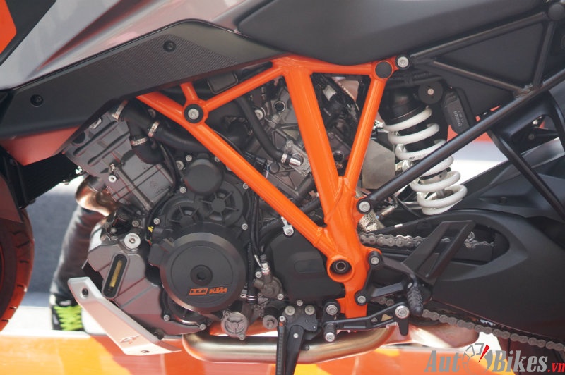 ktm 1290 super duke gt gia 690 trieu dong tai viet nam