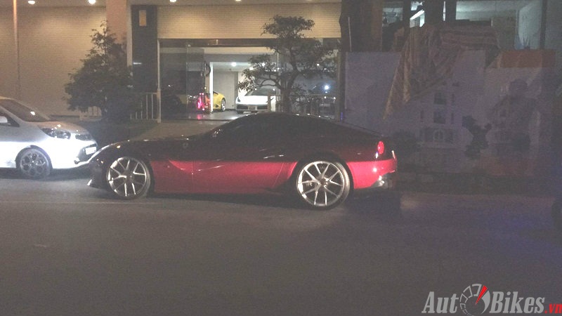 cuong do la tau sieu xe ferrari f12 berlinetta hang doc