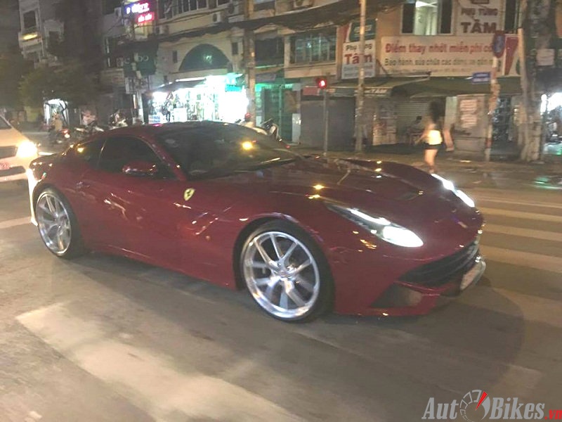 cuong do la tau sieu xe ferrari f12 berlinetta hang doc
