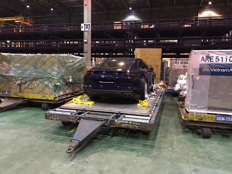 porsche panamera turbo 2017 lang le ve viet nam