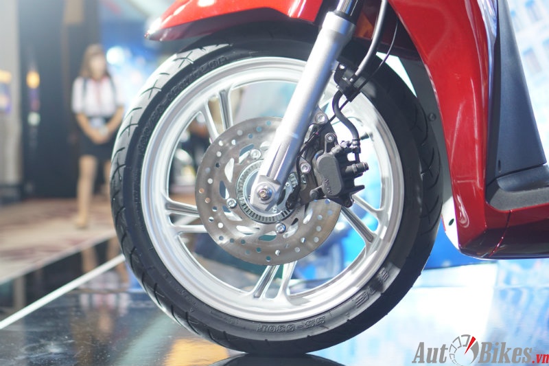 so sanh honda sh 2017 voi piaggio medley