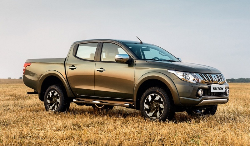 mitsubishi triton 2017 gia 785 trieu dong tai viet nam