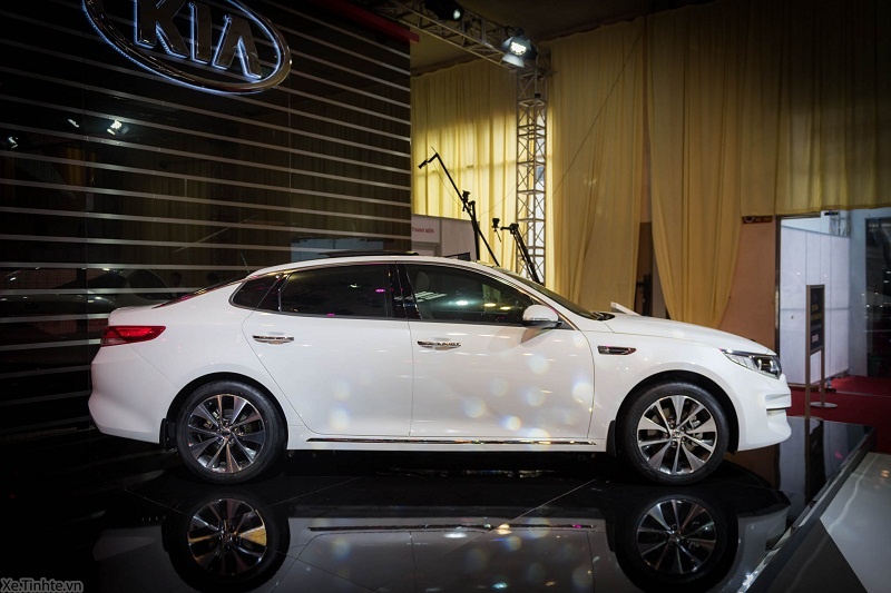 so sanh kia optima 20 at voi toyota camry 20e