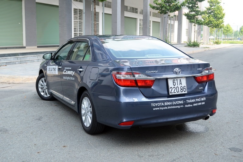 so sanh kia optima 20 at voi toyota camry 20e