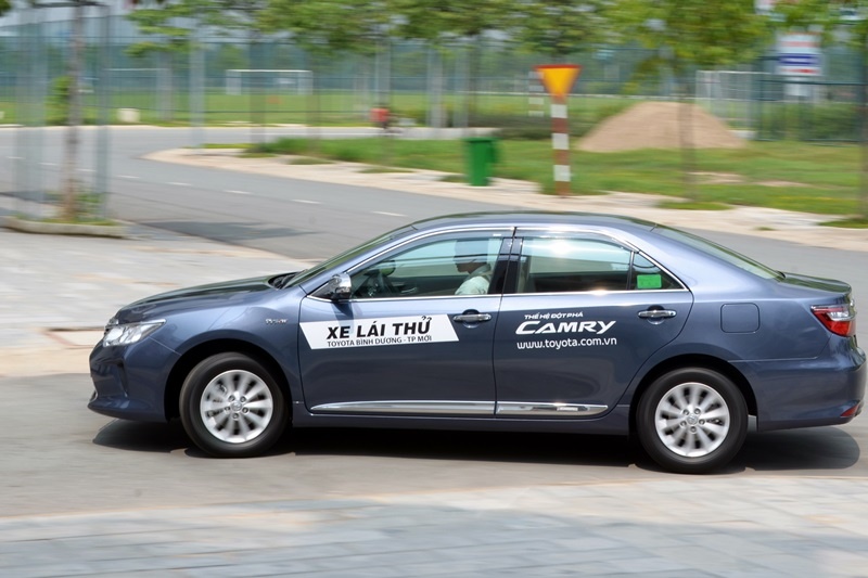 so sanh kia optima 20 at voi toyota camry 20e