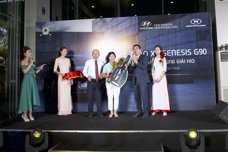 nu golf thu viet trung genesis g90