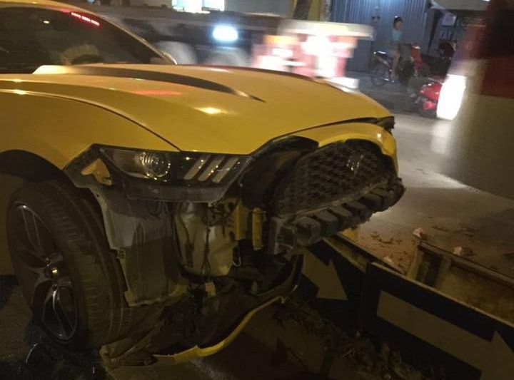 Ford Mustang biển đẹp gặp nạn tại Hải Phòng ford mustang bien dep gap nan tai hai phong
