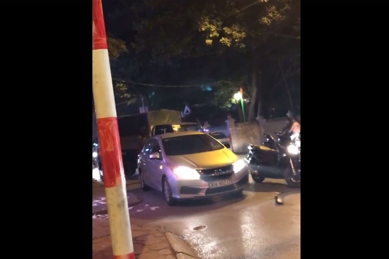 dap pha xe honda city sau va cham giao thong tai ha noi