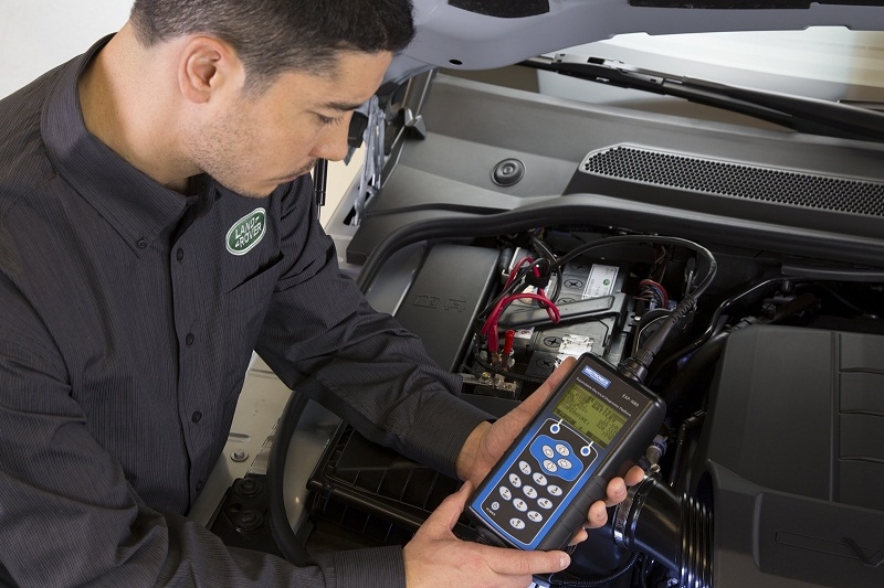 janguar land rover ho tro bao duong xe choi tet