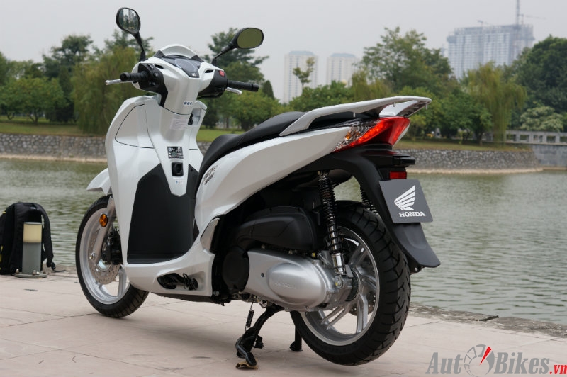 Honda SH 300i 2016 tiếp tục về Việt Nam với giá bán mới  Danhgiaxe