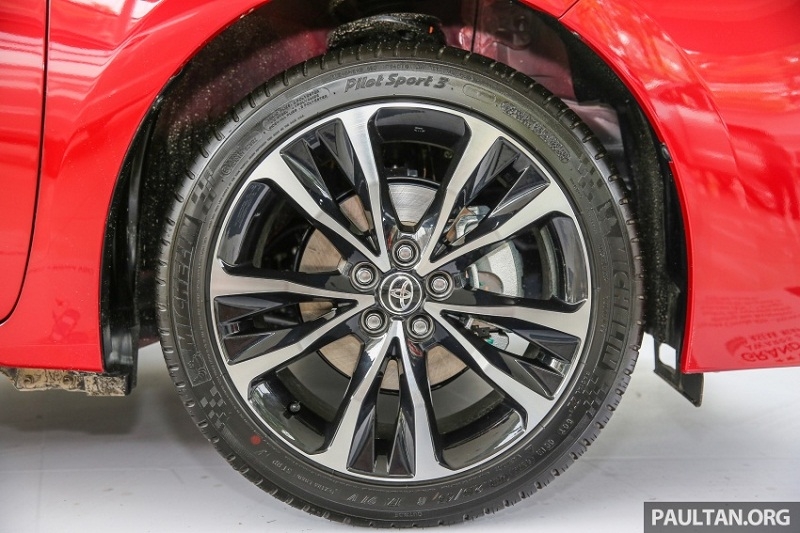 toyota corolla altis 2017 gia tu 623 trieu dong tai malaysia