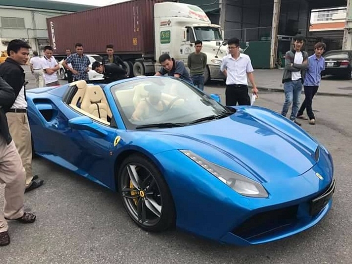 ferrari 488 spider dau tien cap ben viet nam