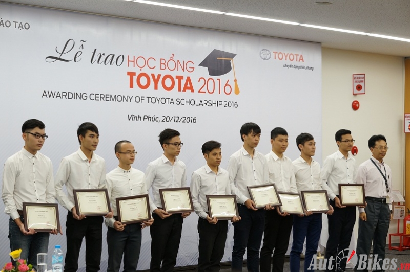 toyota tang gan 700 trieu cho 115 sinh vien xuat sac