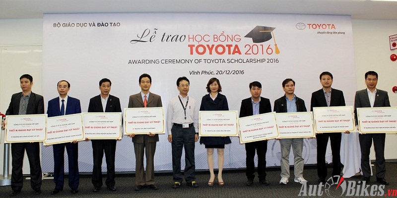 toyota tang gan 700 trieu cho 115 sinh vien xuat sac