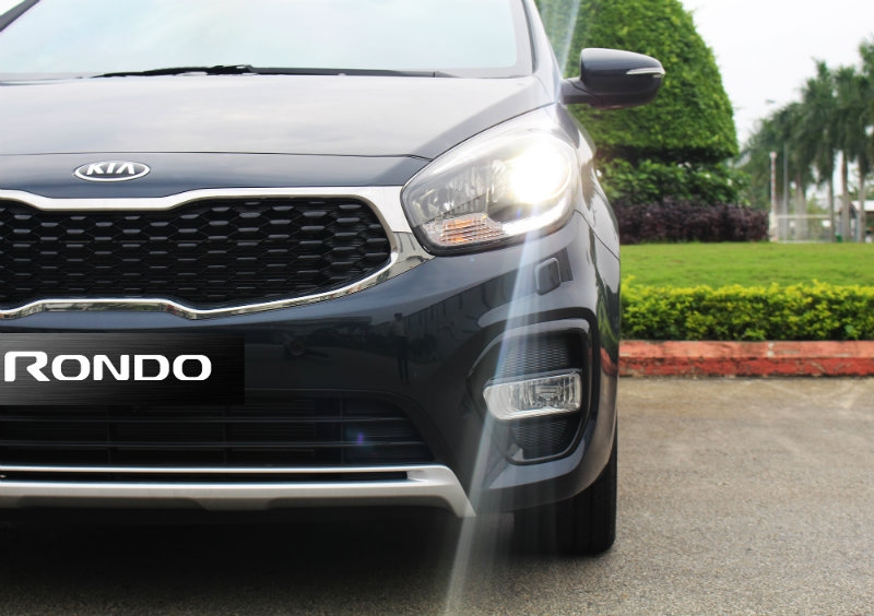 Kia Rondo 2017 chào năm mới, giá từ 654 triệu kia rondo 2017 chao nam moi gia tu 654 trieu