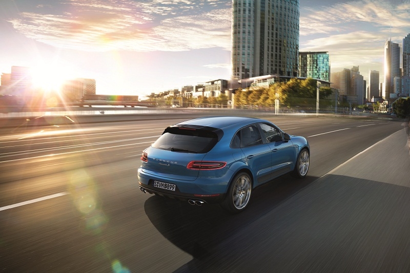 mua porsche macan tang chuyen du lich toi duc