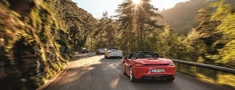 mua porsche macan tang chuyen du lich toi duc