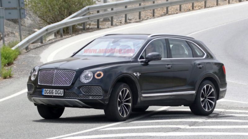 bentley bentayga se co them 2 phien ban trong nam 2018