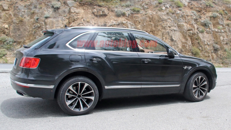 bentley bentayga se co them 2 phien ban trong nam 2018