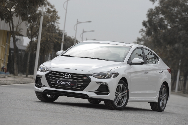 hyundai elantra sport gia 729 trieu dong tai viet nam