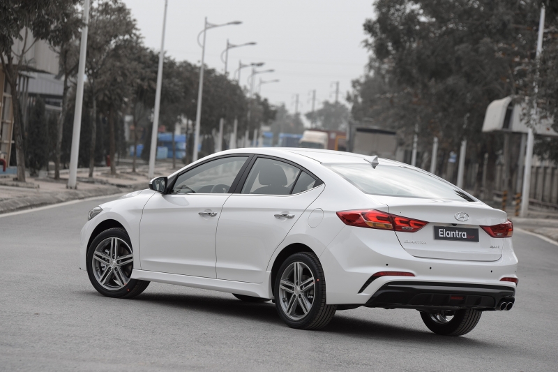 hyundai elantra sport gia 729 trieu dong tai viet nam