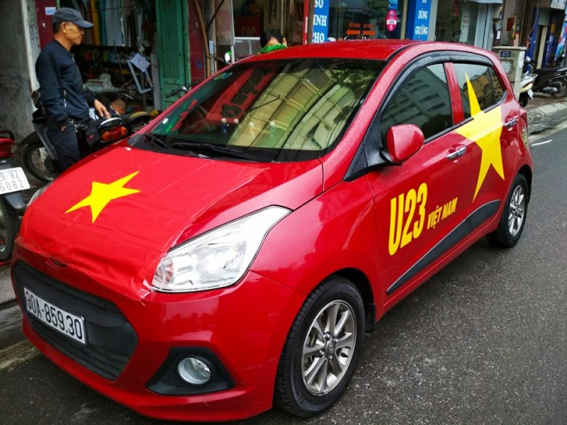 chum anh o to khap noi trang tri co vu u23 viet nam