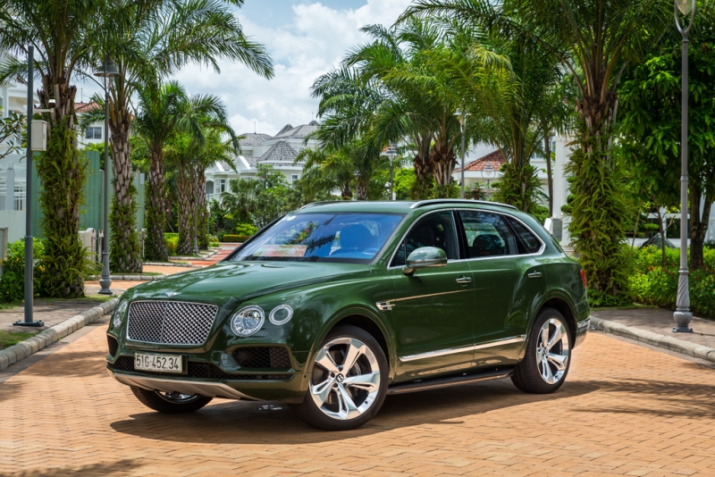 bentley bentayga w12 bespoke duy nhat tai viet nam da co chu