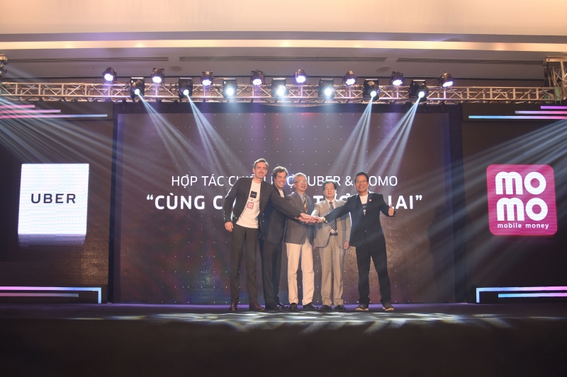 nguoi dung uber co the dat xe qua vi dien tu momo