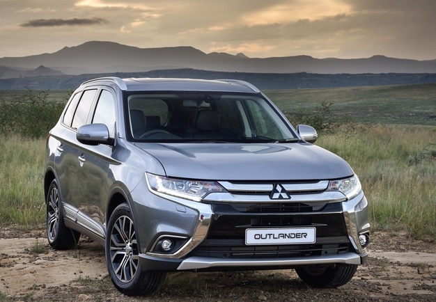 mitsubishi outlander 7 cho gia tu 983 trieu tai viet nam