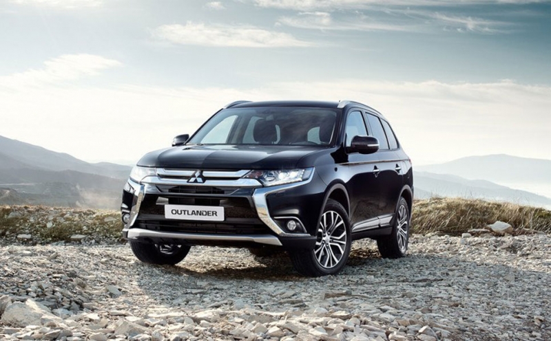 mitsubishi outlander 7 cho gia tu 983 trieu tai viet nam
