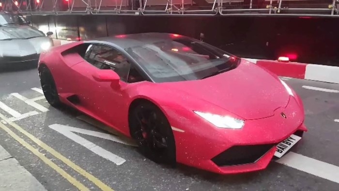loa mat voi lamborghini huracan dinh 13 trieu vien pha le