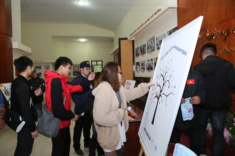 coi show tra i nghie m an toan giao thong cho sinh vien