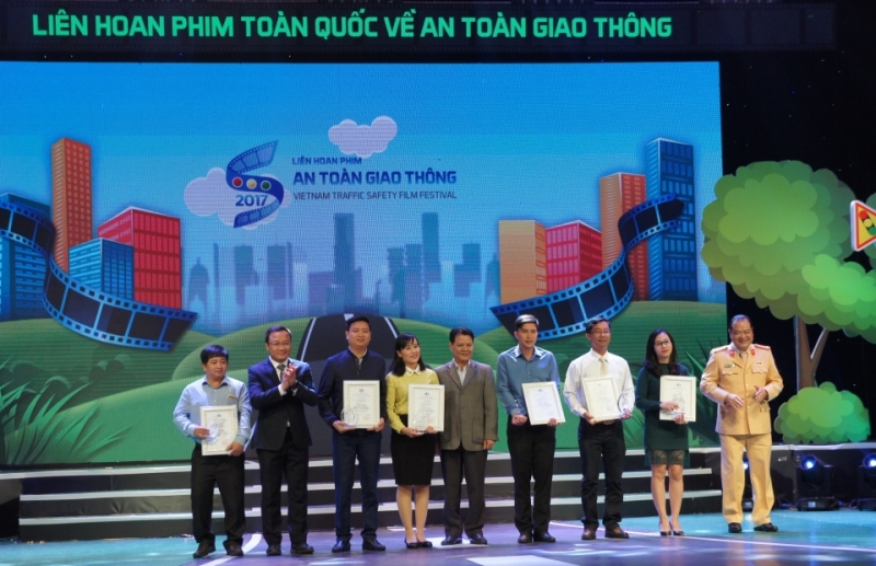 toyota trao giai lien hoan phim toan quoc ve atgt 2017