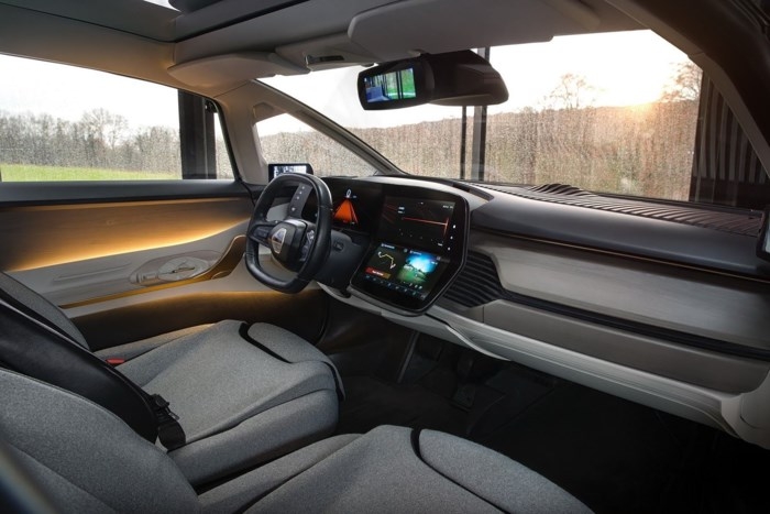 xe tu lai renault symbioz lan dau lan banh ngoai duong