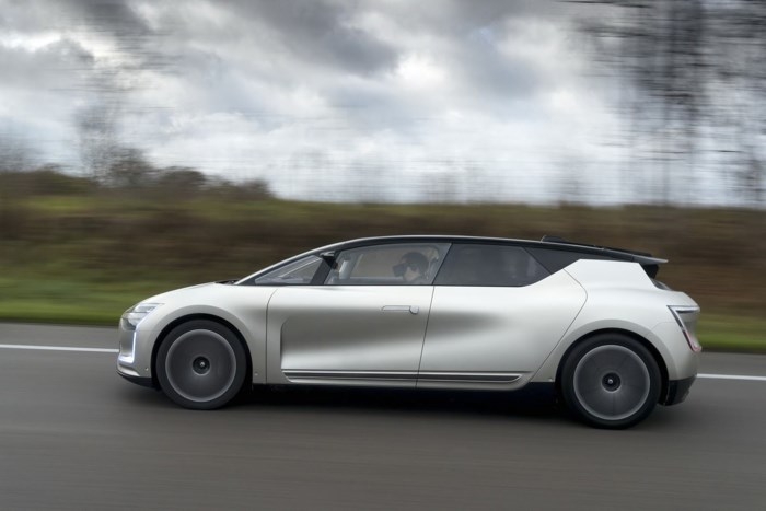 xe tu lai renault symbioz lan dau lan banh ngoai duong