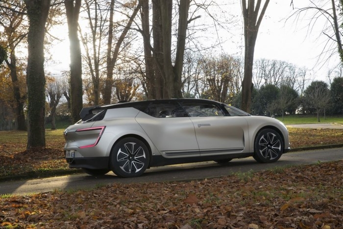 xe tu lai renault symbioz lan dau lan banh ngoai duong