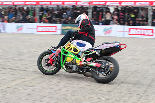 Biker Việt tranh tài môtô mạo hiểm tại Hà Nội biker viet tranh tai moto mao hiem tai ha noi