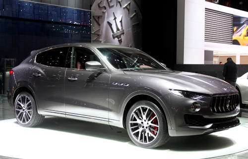 maserati levante doi thu porsche cayenne gia 72000 usd