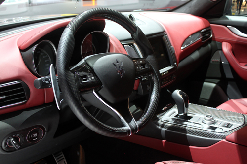 maserati levante doi thu porsche cayenne gia 72000 usd