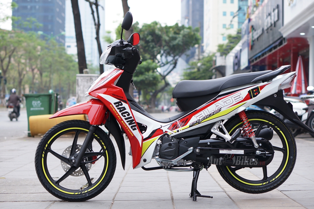 Chi tiết Honda Blade ‘Racing’ tại đại lý