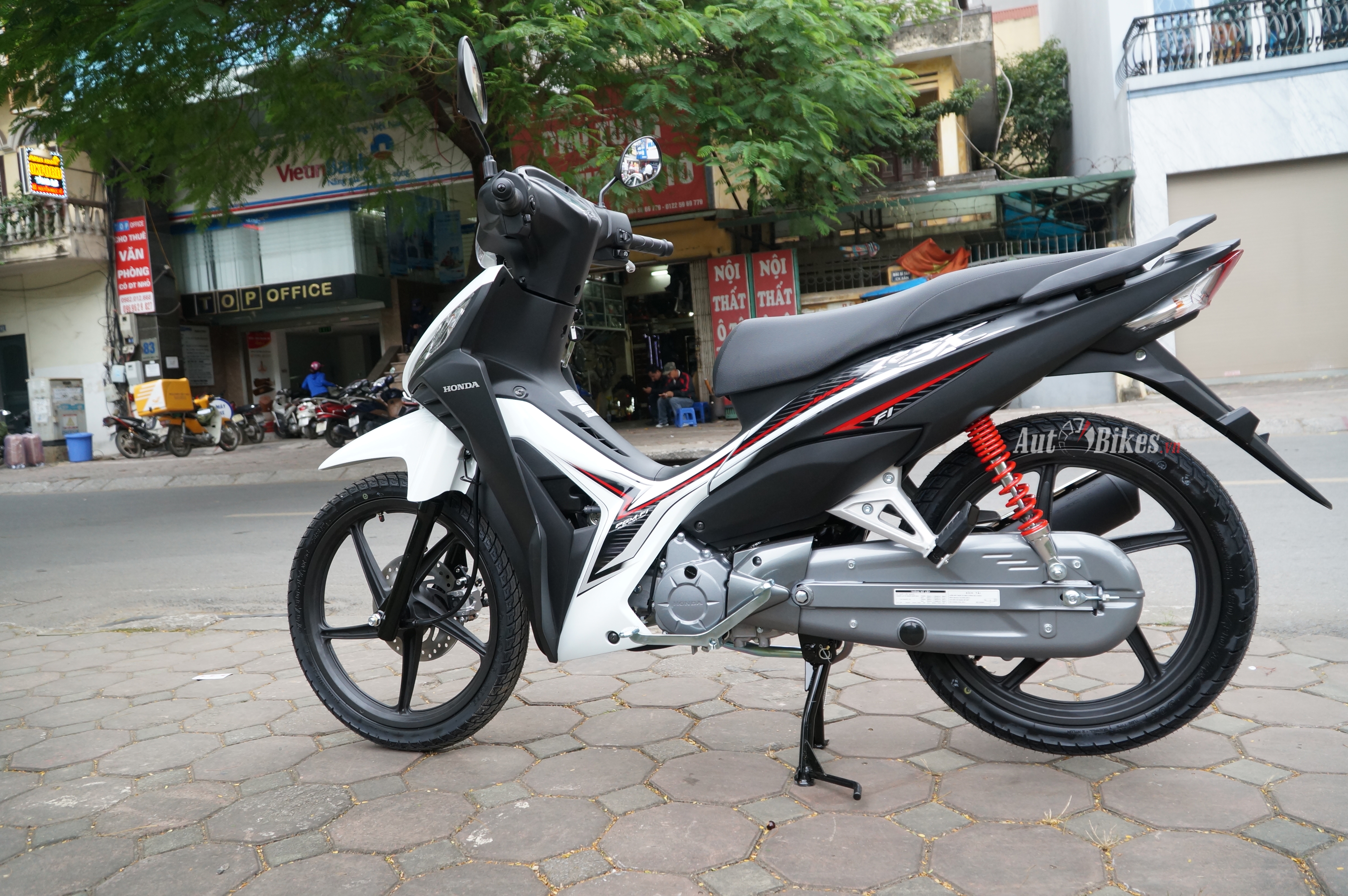 Ảnh thực tế Honda Wave RSX tem mới tại đại lý