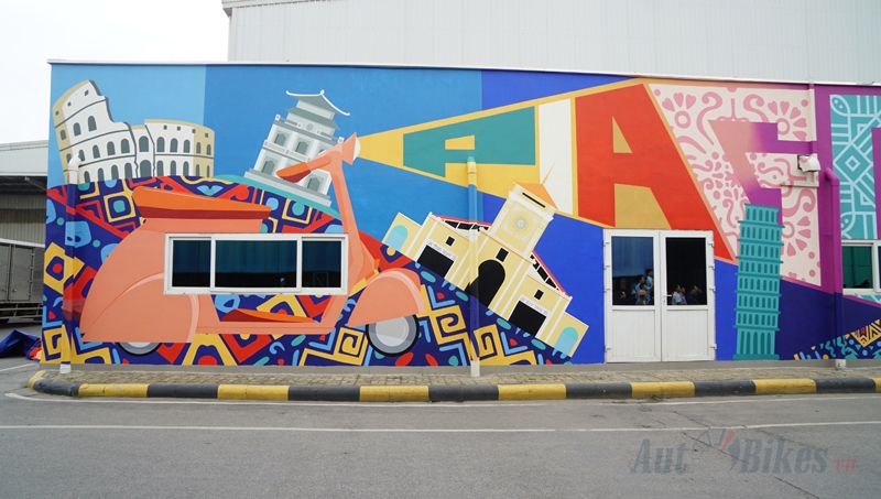 piaggio khanh thanh buc tranh tuong voi su pha tron net van hoa y viet