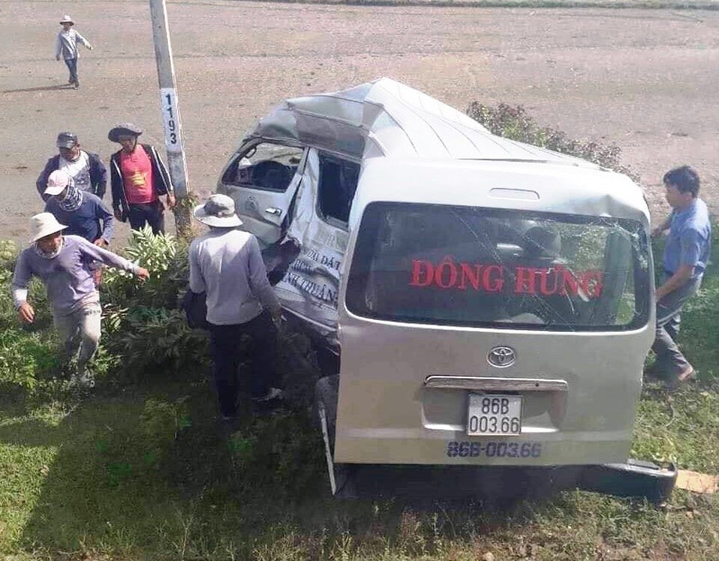 bi nh thua n tau hoa tong xe 16 cho 3 nguo i thie t ma ng