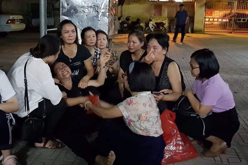 dau xot vu viec be trai tu vong khi bi bo quen tren xe dua don