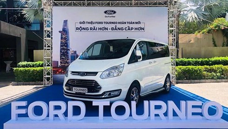 Ford Tourneo sắp về Việt Nam, giá dưới 1 tỷ đồng ford tourneo sap ra mat voi 2 phien ban trend va titanium