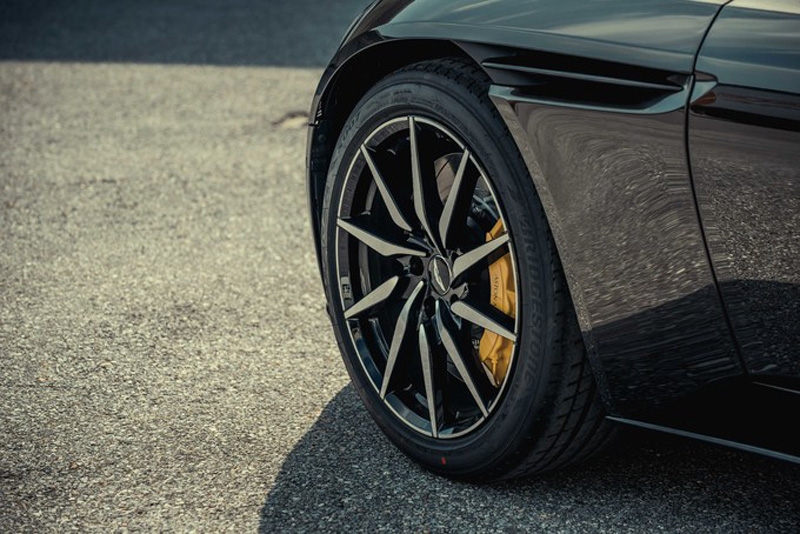 sieu xe aston martin db11 hon 15 ty ve viet nam theo dien chinh hang