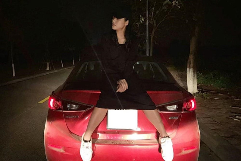 dan dien vien phim ve nha di con so huu mau xe o to nao ngoai doi