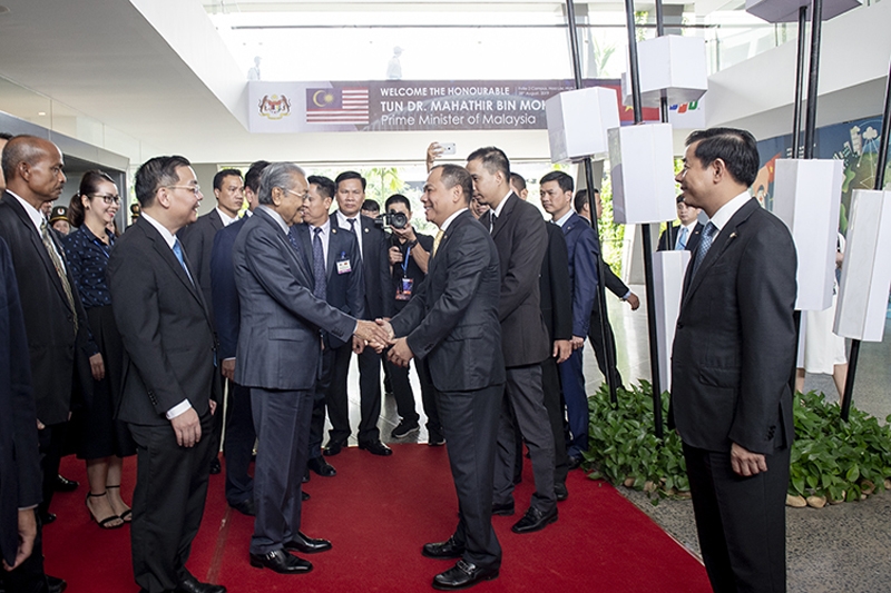 thu tuong malaysia cam lai vinfast lux sa20 em nhu xe dien