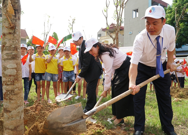 Toyota Việt Nam chung tay xanh hóa học đường 